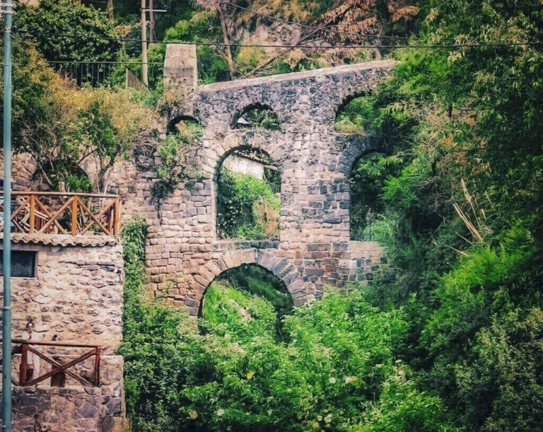 Guia completo para visitar o Aqueduto Colonial de Sapantiana em Cusco Aqueduto Colonial de Sapantiana em Cusco