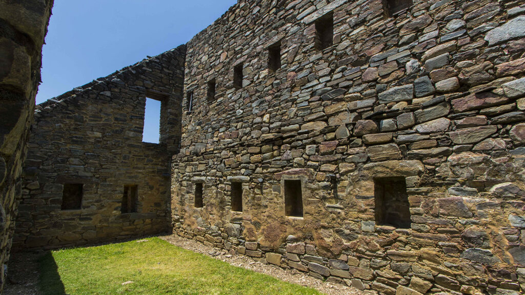 Choq'ekirao – misteriosa joia oculta do Império Inca Choq'ekirao -muros-Cusco-cuna de oro-Life Expeditions