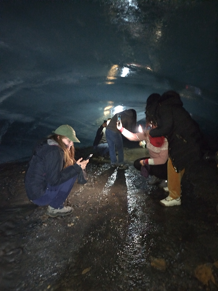 Geleira de Suyuparina: Um Paraíso Natural que Você Precisa Conhecer em Cusco Cueva de Suyuparina -Life Expeditions