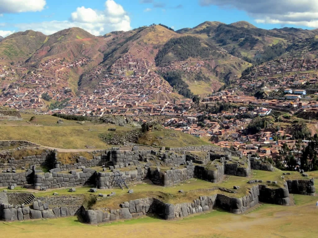 Guia completo para visitar o Aqueduto Colonial de Sapantiana em Cusco