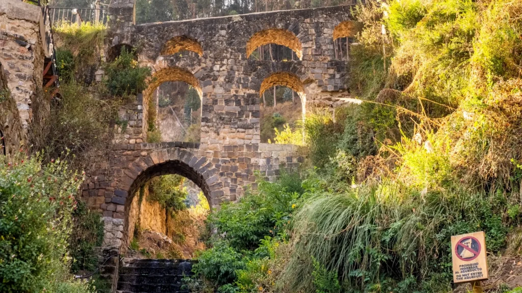 Guia completo para visitar o Aqueduto Colonial de Sapantiana em Cusco