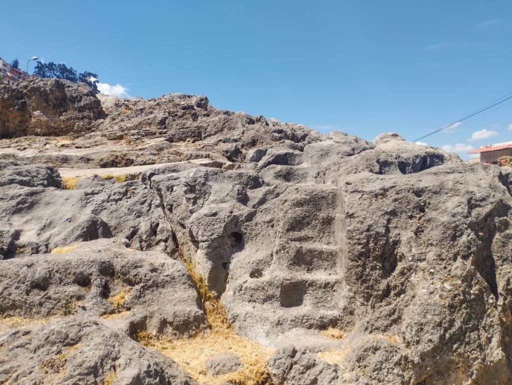 Guia completo para visitar o Aqueduto Colonial de Sapantiana em Cusco