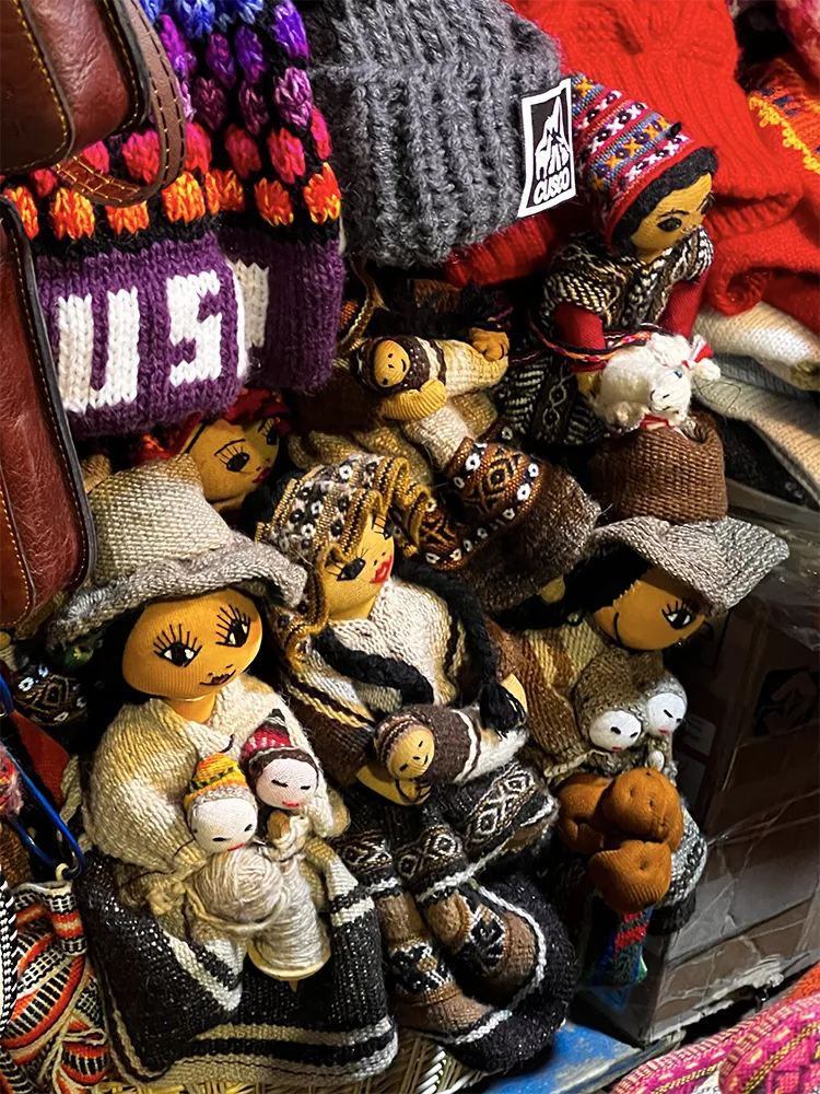 Adornos - Life Expeditions