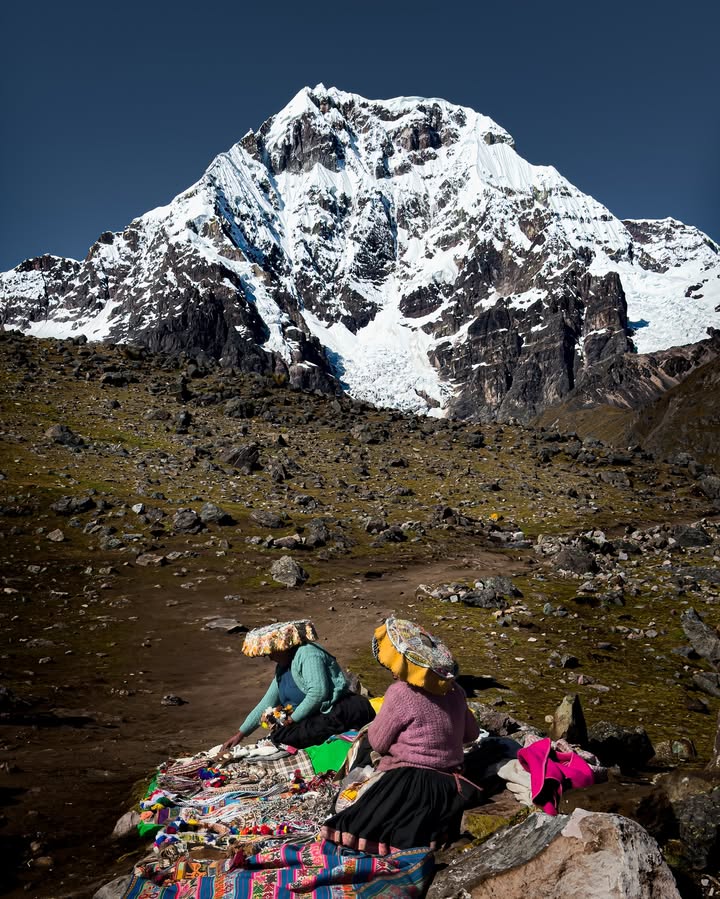 7 Lagunas al pie del Apu sagrado del Ausangate Artesanos-Quispiqanchis-Tinke-Life expeditions