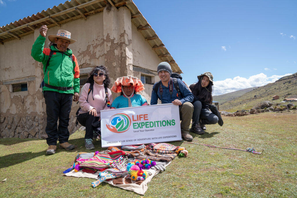 Ausangate - deslumbrante maravilla de glaciar en Cusco Ausangate trek & rainbow mountain-Life Expeditions