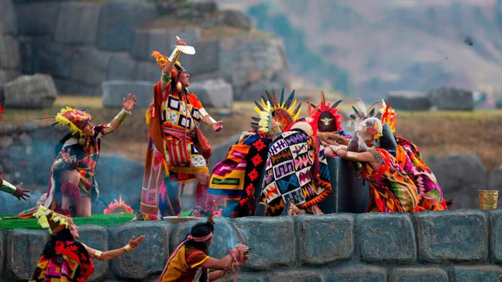 Inti Raymi - La fiesta mas grande del Tawantinsuyo Punchaw Raymi-inti raymi-Cusco-Koricancha-plaza de armas del Cusco-Saqsayhuaman-Life Expeditions