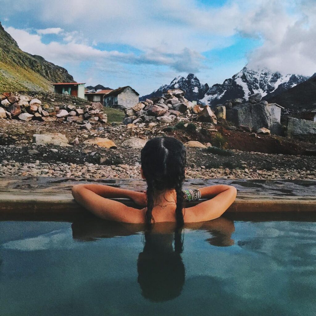 7 Lagunas al pie del Apu sagrado del Ausangate Pacchanta-Life Expeditions