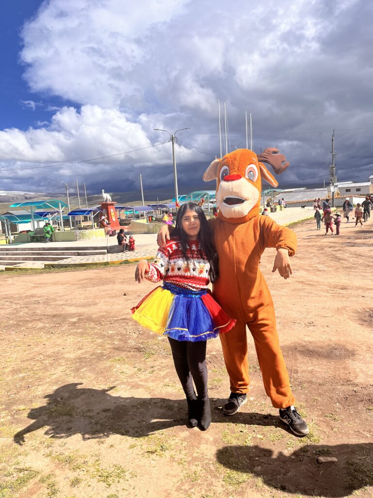 Chocolatada navideña-actividad social-Phinaya Pitumarca-Life Expeditions