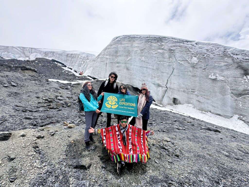 Puerto Kaliz: Atividade solidária que encheu de alegria as crianças de Phinaya Pitumarca Puerto Kaliz-Phinaya Pitumarca-Qanchis-Cusco-Life Expeditions