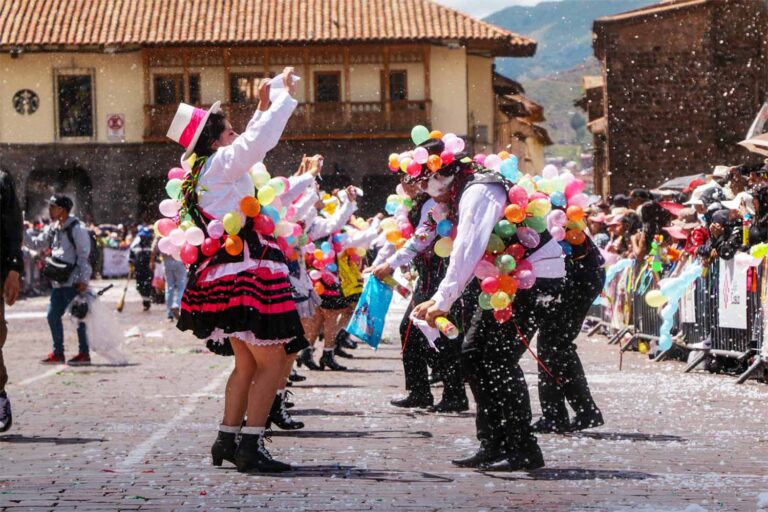 Carnavales Cusqueños-Cusco-agua-Life Expeditions