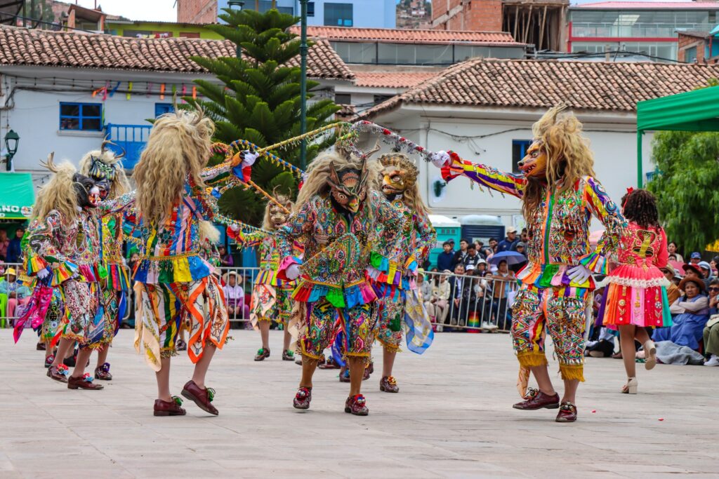 Danzas tradicionales San Sebastian-Cusco-Saqra-Life Expeditions
