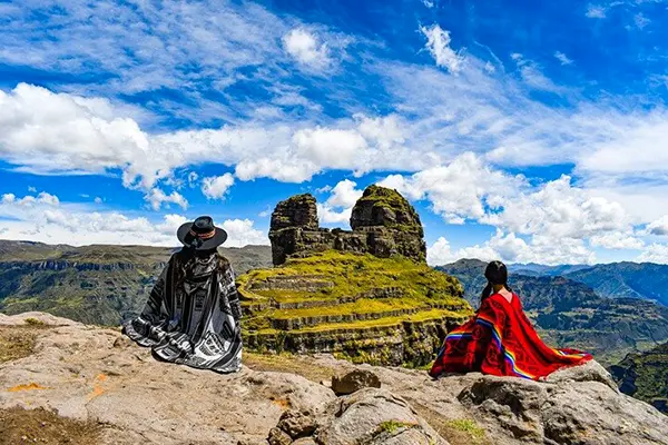 Waqrapukara: Un Tesoro Arqueológico y Natural de Cusco