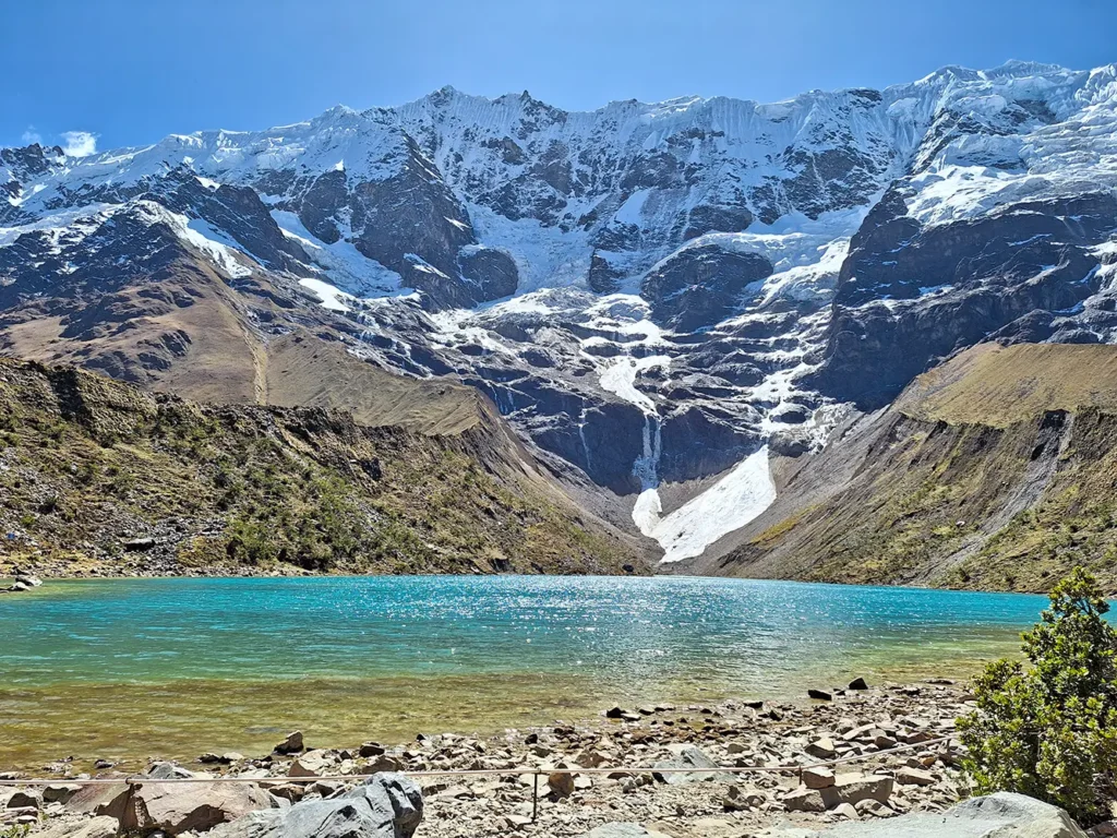 Laguna Humantay: La Maravilla Turquesa Montañas sagradas de Humantay
