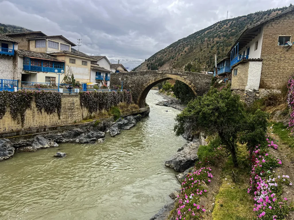 Paucartambo: Living History, Tradition, and Mystery in the Heart of Cusco Puente Carlos Segundo