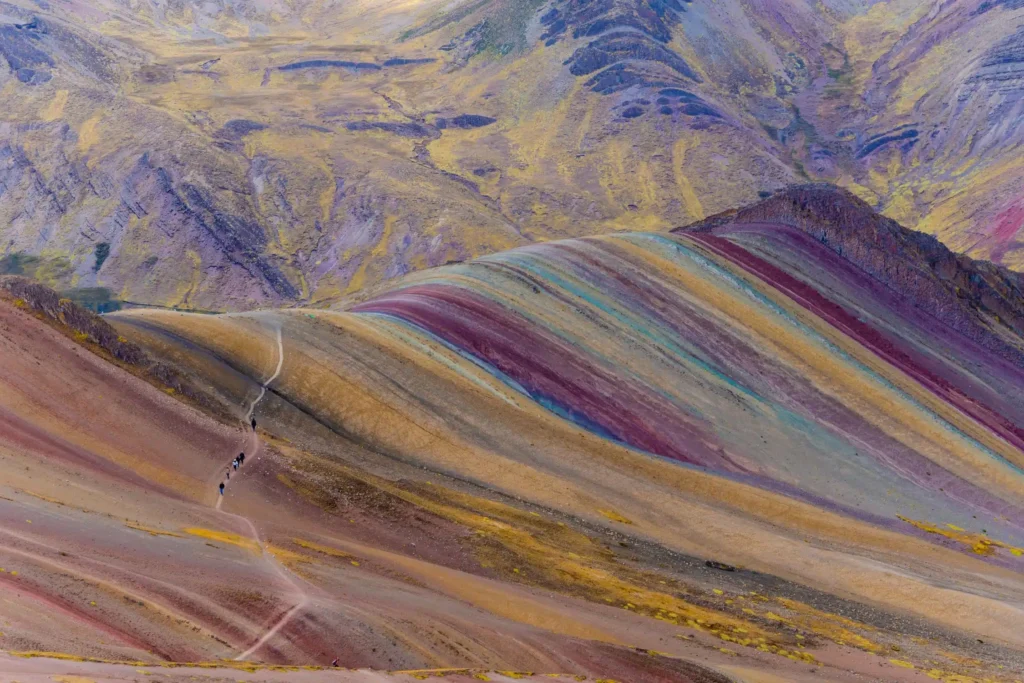 Vinicunca vs Palccoyo: 2 Fascinating Trails, One Rainbow in the Peruvian Andes Vinicunca vs Palccoyo-Canchis-Checacupe-Life Expeditions