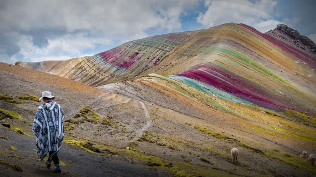 Vinicunca vs Palccoyo: 2 Fascinating Trails, One Rainbow in the Peruvian Andes Vinicunca vs Palccoyo-Canchis-Cusco-Life Expeditions