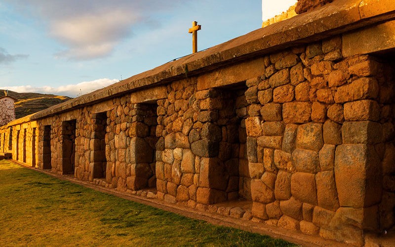 Chinchero: Tierra del Arcoíris, cuna de la andenería inca e impresionante textileria Chinchero-nichos-Chinchay-Cusco-Life Expeditions