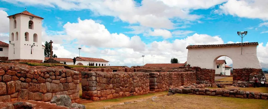 Chinchero: Tierra del Arcoíris, cuna de la andenería inca e impresionante textileria Kallankas-Chinchero-Life Expeditions
