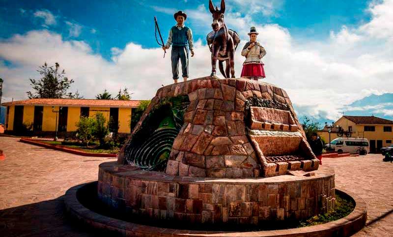 Valle Sagrado de los Incas-Maras-PLaza-Life Expeditions