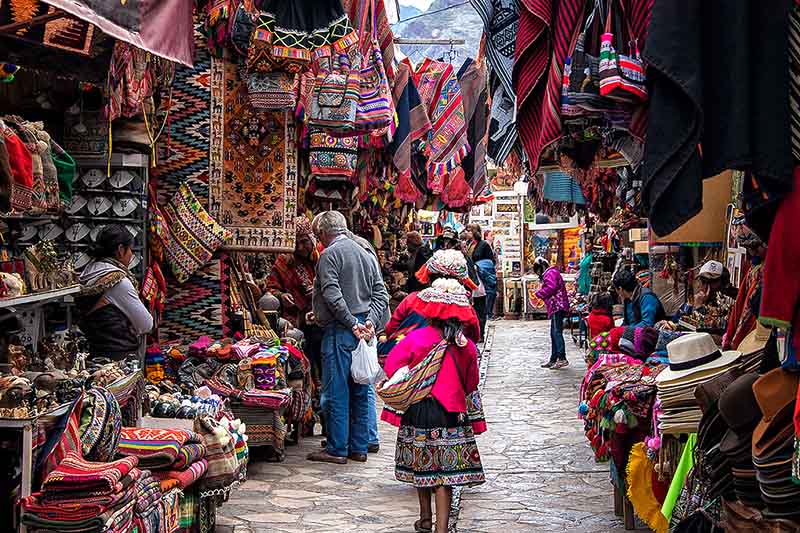 Valle Sagrado de los Incas-Pisac-mercado de artesanias-Life Expeditions
